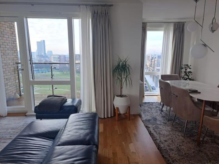 Cozy Double Room With Large En Suite Near Canary Wharf London With Amazing Views In A Shared Apartment Exterior photo